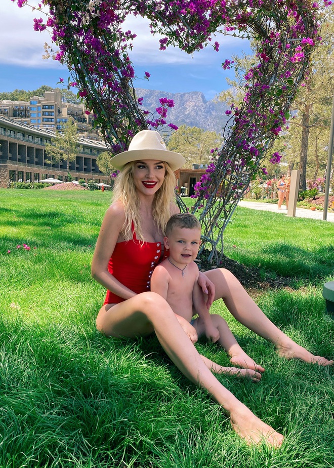 Миша Романова с сыном