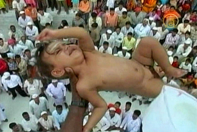 Умом Индию не понять: сбрасывание младенцев в городе Солапур 
