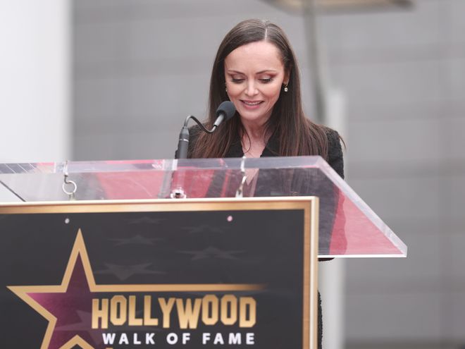Зірка «Венздей» Крістіна Річчі отримала зірку на Алеї слави у Голлівуді