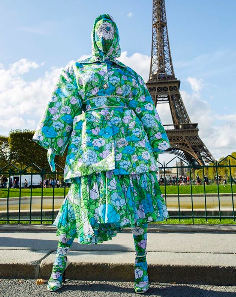 Парижская неделя моды: Ричард Куинн создал необычный наряд для Cardi B
