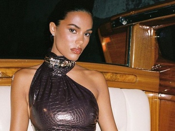 Тіна Кунакі запостила сміливе постільне фото та засвітила нового бойфренда