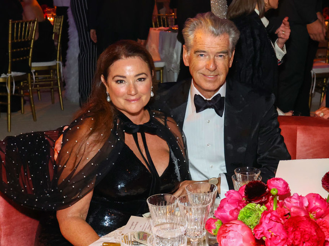 Пірс Броснан відзначив 70-річчя: як його привітала дружина Кілі Шей