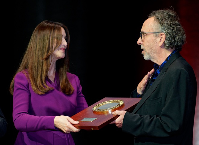 Беллуччі та Бертон вперше разом вийшли на червону доріжку після підтвердження роману