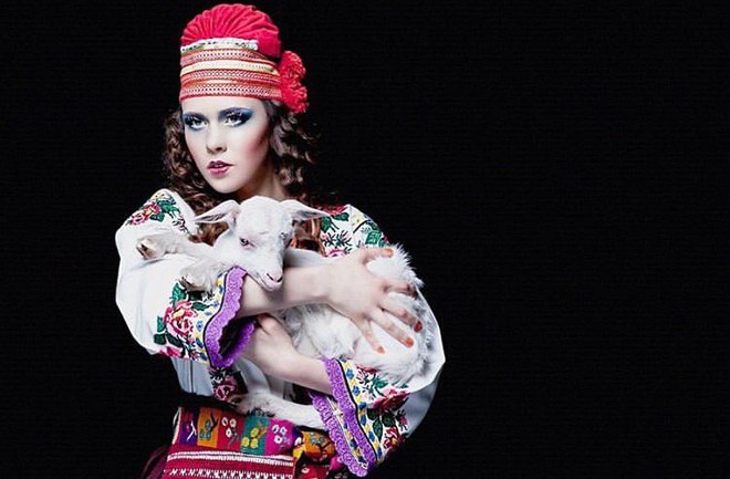 День вышиванки: все виды традиционных орнаментов в нарядах украинских звезд