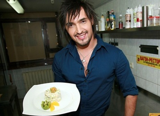 Козловский приготовил салат "Оливье"