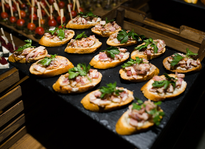 Вечеринка в честь дня рождения Анатолия Анатолича