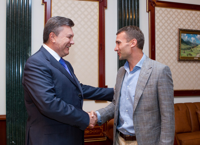 Янукович поговорил с Шевченко о футболе в школе