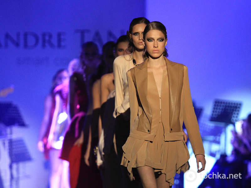 Показ ANDRE TAN