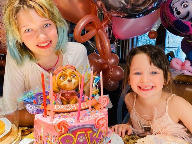 Яркое день рождения средней дочери Милы Йовович