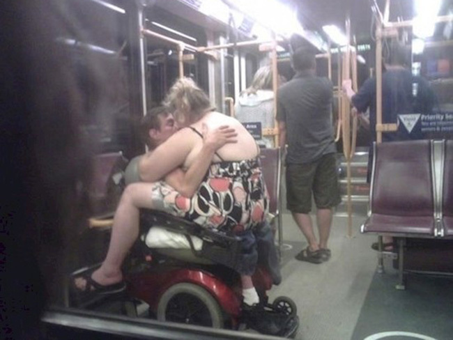 Странные люди в метро