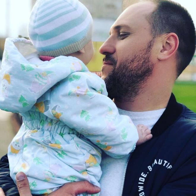 Артем Позняк з дочкою