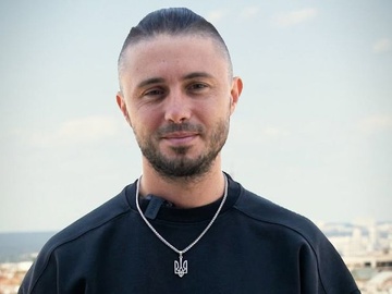 Не впізнати: Тарас Тополя показав себе із темним волоссям 17 років тому