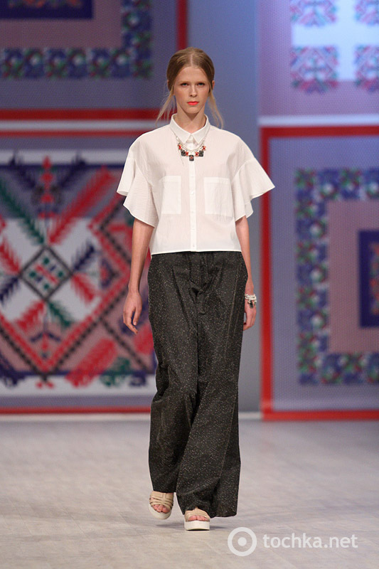 Показ POUSTOVIT 