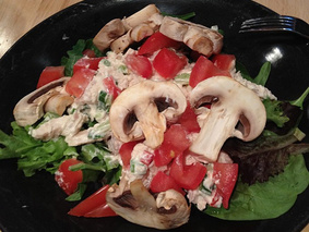 Салат с курицей и грибами