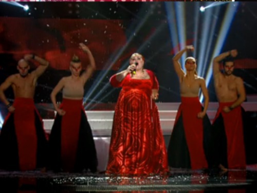 Біла сукня з відеопроекцією