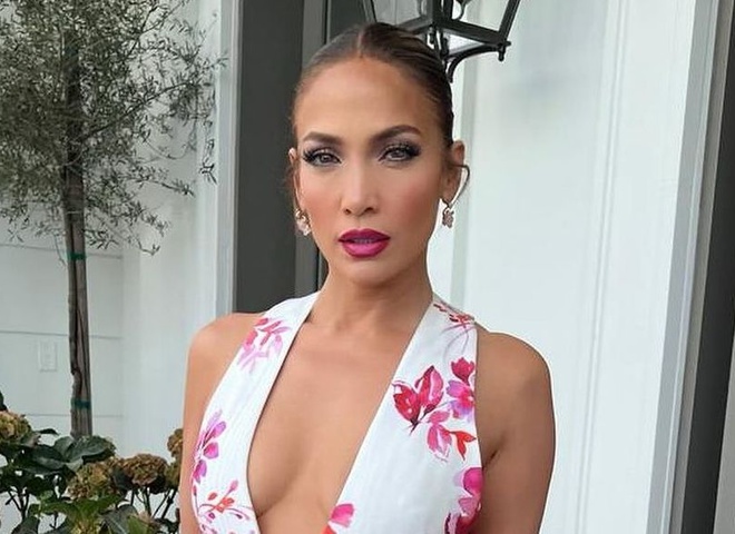 "Цілковито дивовижно": Дженніфер Лопес показала фото в мереживній спідній білизні