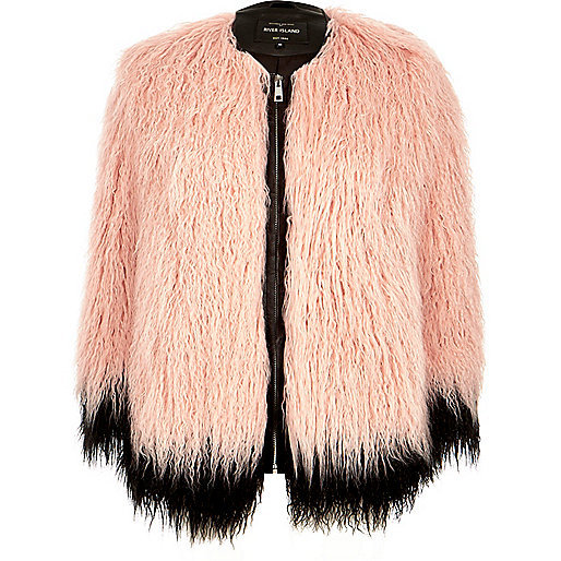 Меховые жилеты и шубы