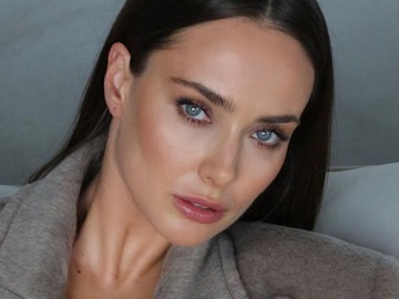 Мішина блиснула пресом у пальті й написала про боротьбу з гейтом