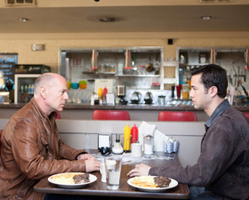 Кадры из фильма "Петля времени"