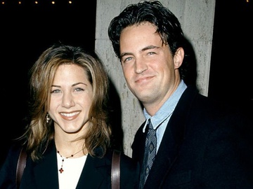 Дженніфер Еністон зізналася, що їй написав Меттью Перрі за кілька годин до смерті