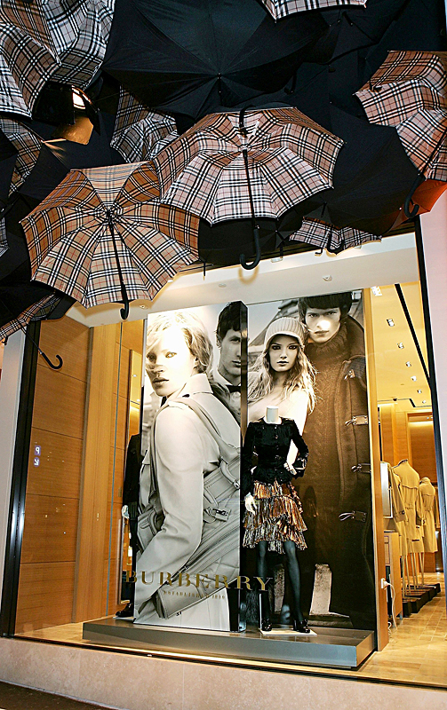 5 вещей, которые нужно прикупить в UK: зонты с клеткой Барбари