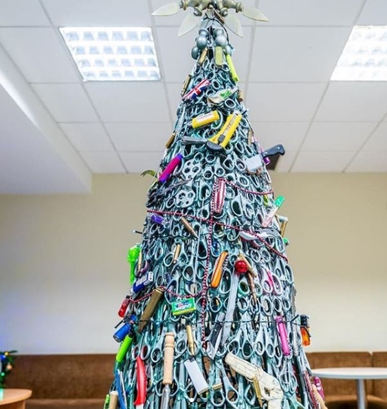 Самая красивая новогодняя ёлка 2017 года установлена в Вильнюсе