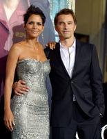 Холли Бери вышла замуж