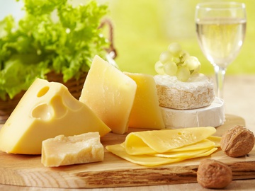 Сыр поможет сохранить зубы белыми