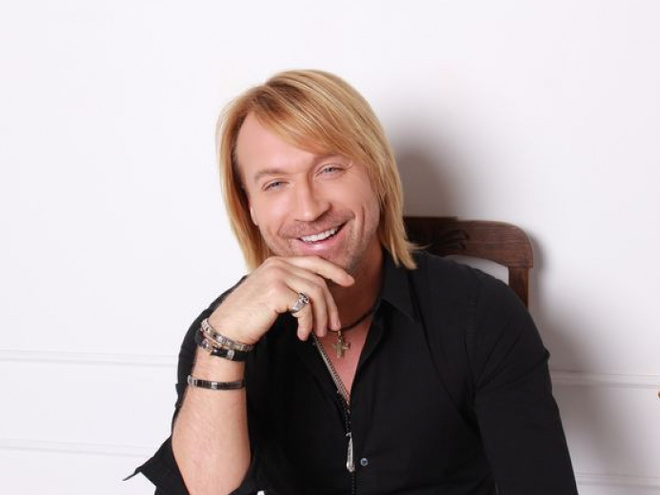 Команда Винника розповіла про його стан: Він продовжує працювати у студії