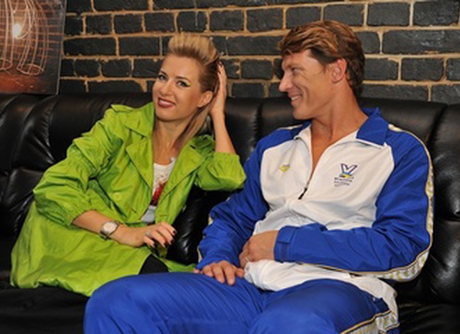 Пока Ольге делали мейк-ап, она писала кому-то смс-ки