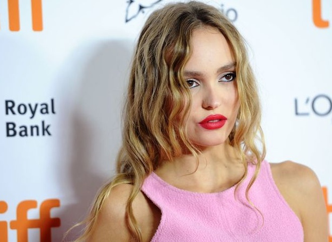 23-річна дочка Джонні Деппа знялася для глянцю топлес