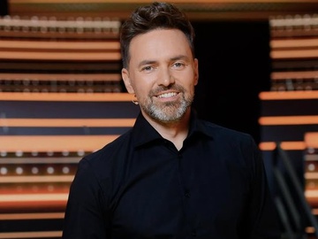 Відомий ведучий показав сусідній будинок, по якому був «приліт»