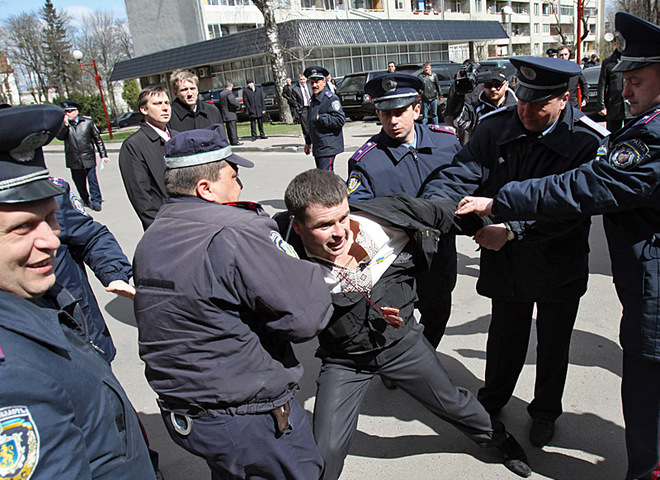 Драка на пикете против Януковича