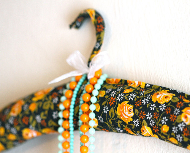 Делаем стильные вешалки