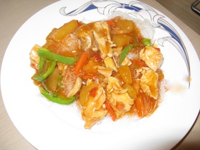 Стеклянная лапша в кисло-сладком соусе с курицей