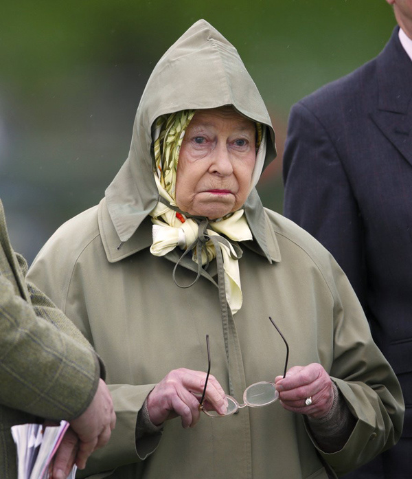 Королева тоже человек