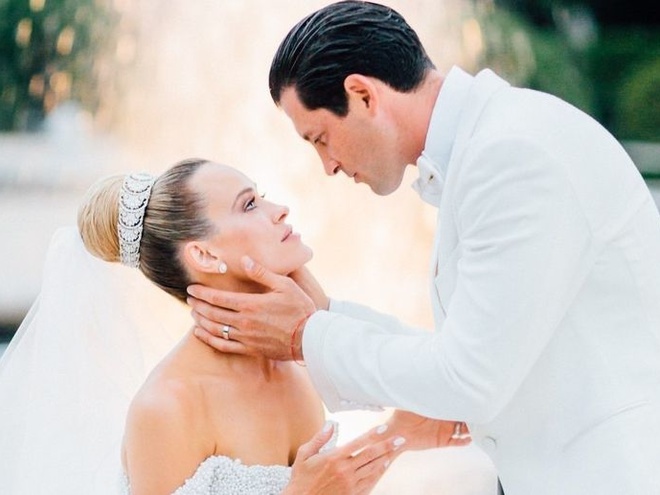 «Найгарячіша наречена»: Чмерковський привітав кохану з річницею весілля