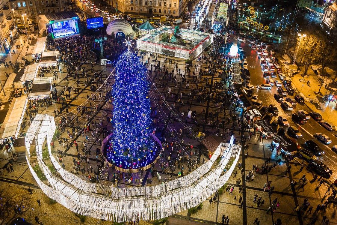 Самые красивые рождественские елки 2018: Киев