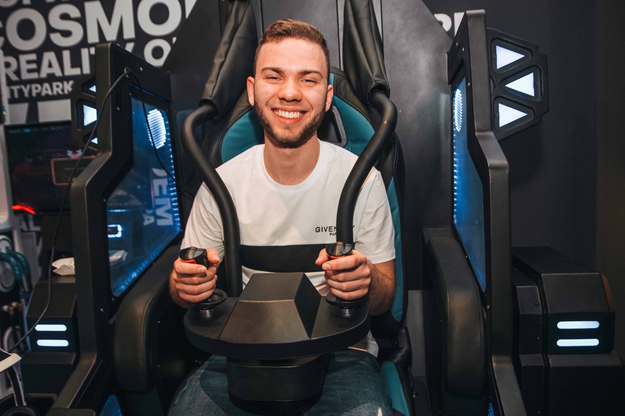 В Киеве прошла селебритиз-презентация игры RevolVR "Дикий запад"