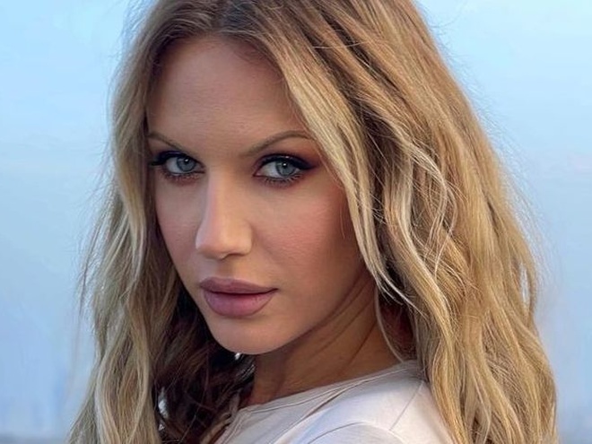 Міні й боді-нічна сорочка з гострими чашками: Леся Нікітюк вжилася в образ Мерилін Монро