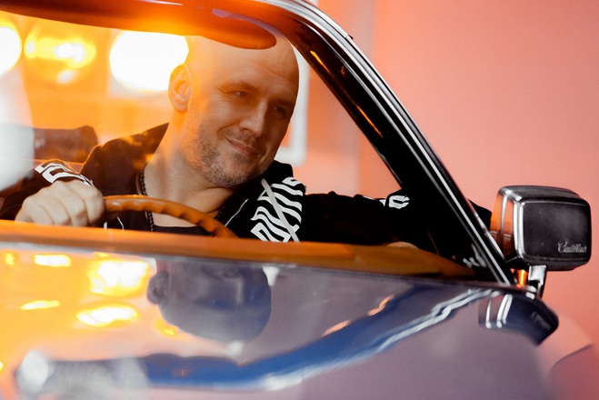 Украинские знаменитости предстали в интересных образах в рамках нового сезона "Голос країни 8"