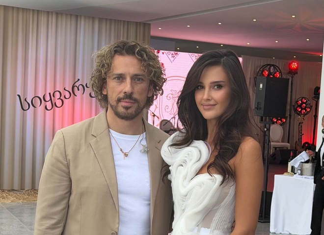 Галкін, Меладзе й Рікі Мартін виступили на весіллі української моделі в Каннах