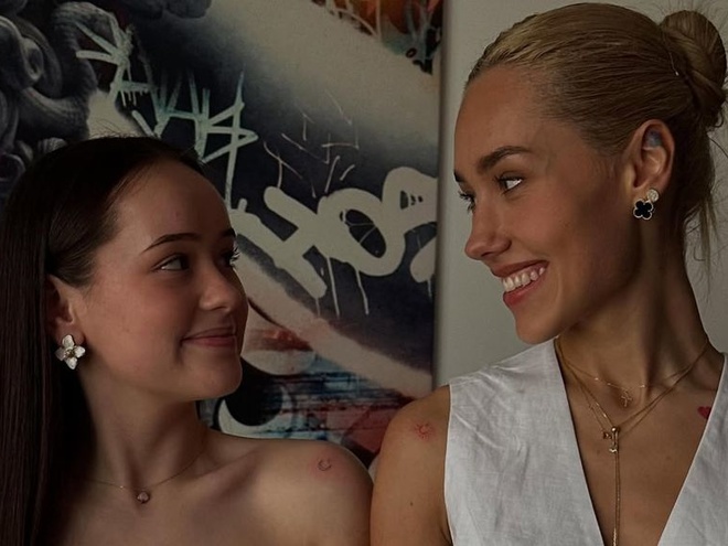 Квіткова запостила рідкісні фото із сестрою, яка молодша за неї на 10 років