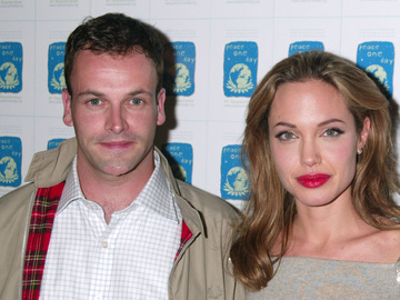 З актора в пожежника: перший чоловік Анджеліни Джолі змінив професію