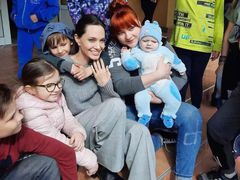 Анджелина Джоли