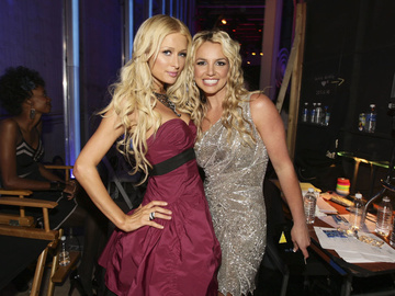 Періс Гілтон злила в Мережу селфі, які вона зробила з Брітні Спірс 17 років тому