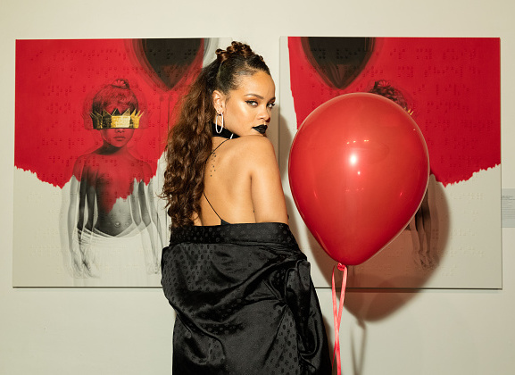 Ріанна призупиняє роботу модного бренду Fenty