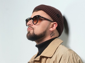 JULIK неординарно подав сварки у новій пісні