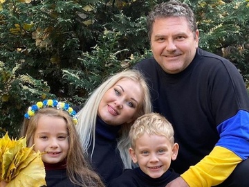 «Мої кохані Крихітки»: Бужинська привітала дітей-двійнят з 8-річчям