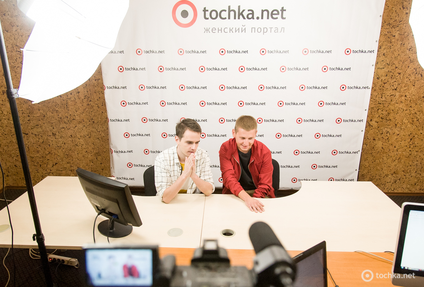 Brunettes Shoot Blondes